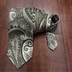 Brooks Brothers Green and Cream Paisley Tie